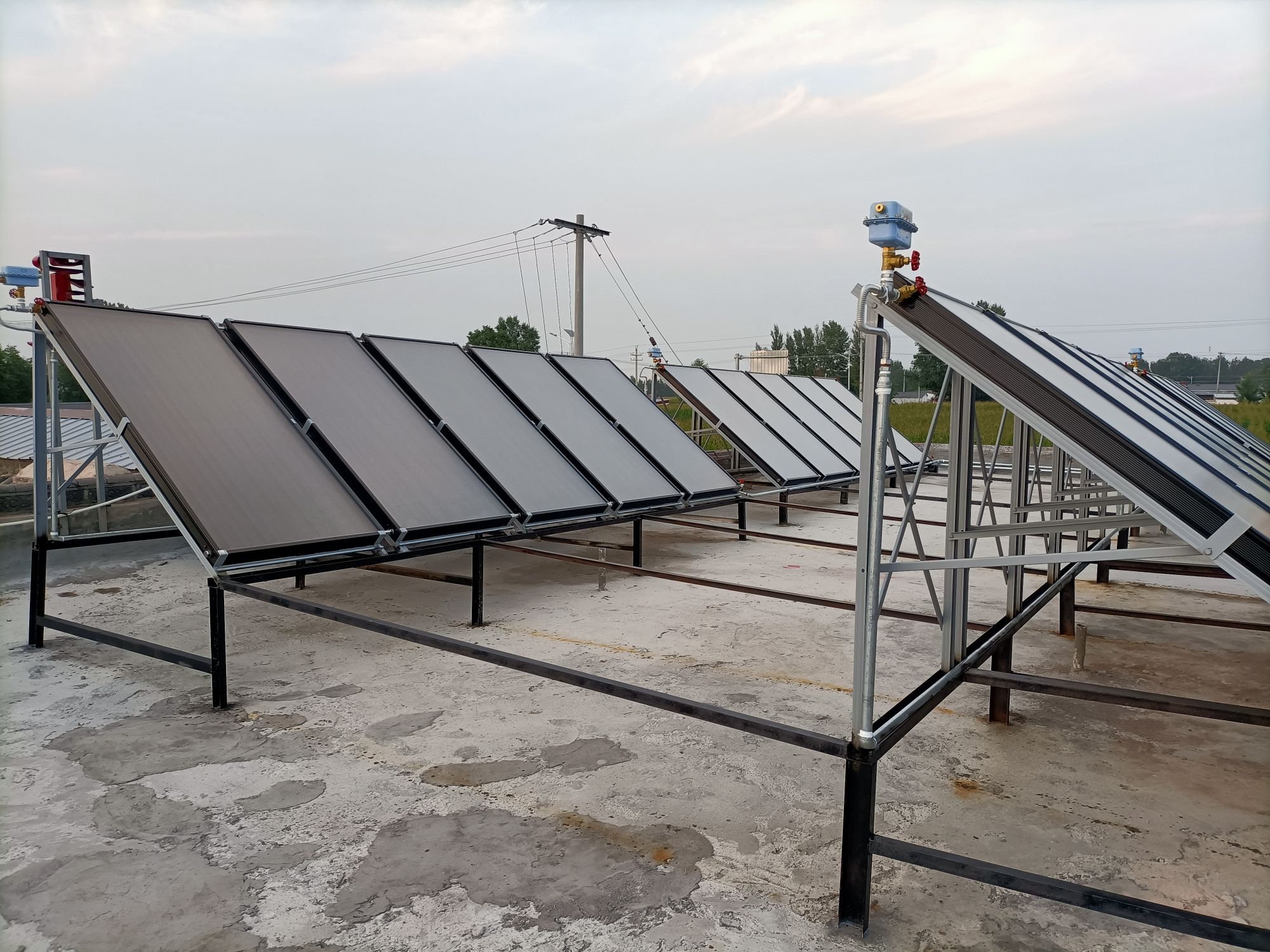 内蒙古鄂尔多斯西不拉太阳能+空气源耦合供暖项目